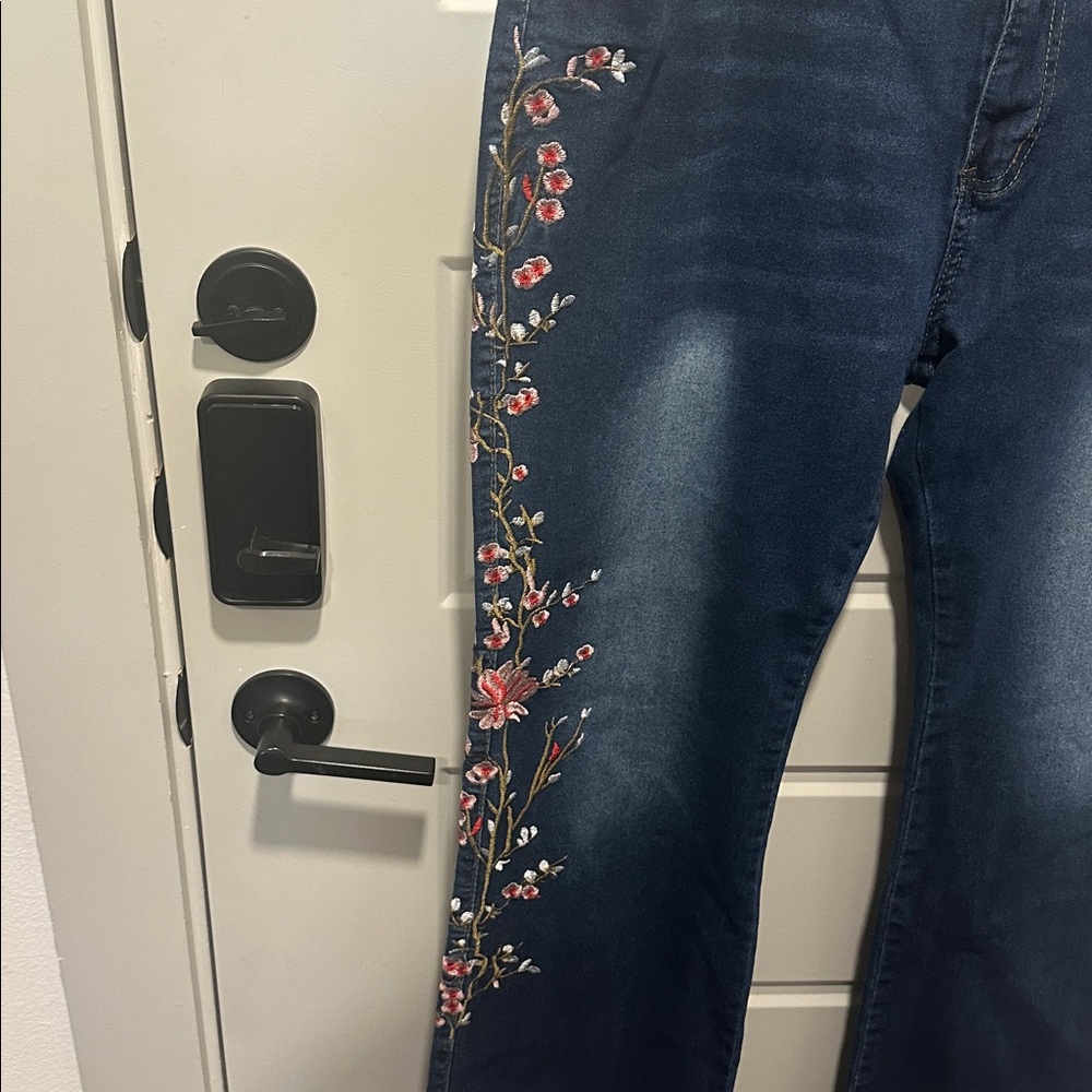 Embroidered Blue Jeans - Picture 4 of 4